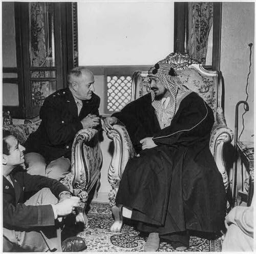 Исторически находки Снимка: 1945 година, кралят на Саудитска Арабия Абдул-Азиз ИБН Сауд, офицери на армията